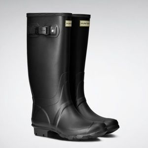 Hunter rain boots- wide